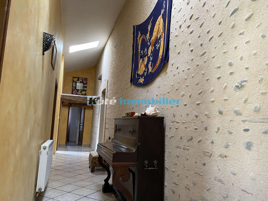 Belle longere entierement renovee - photo 11