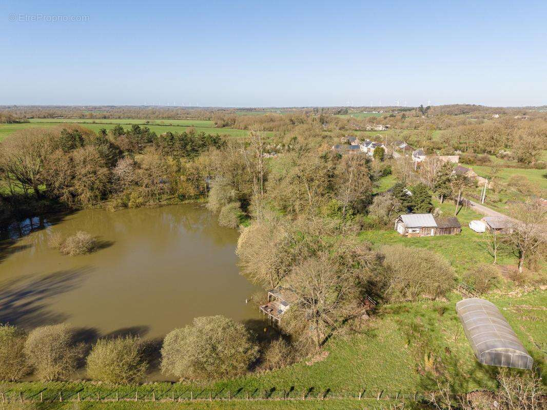 Terrain à SAINT-VINCENT-DES-LANDES