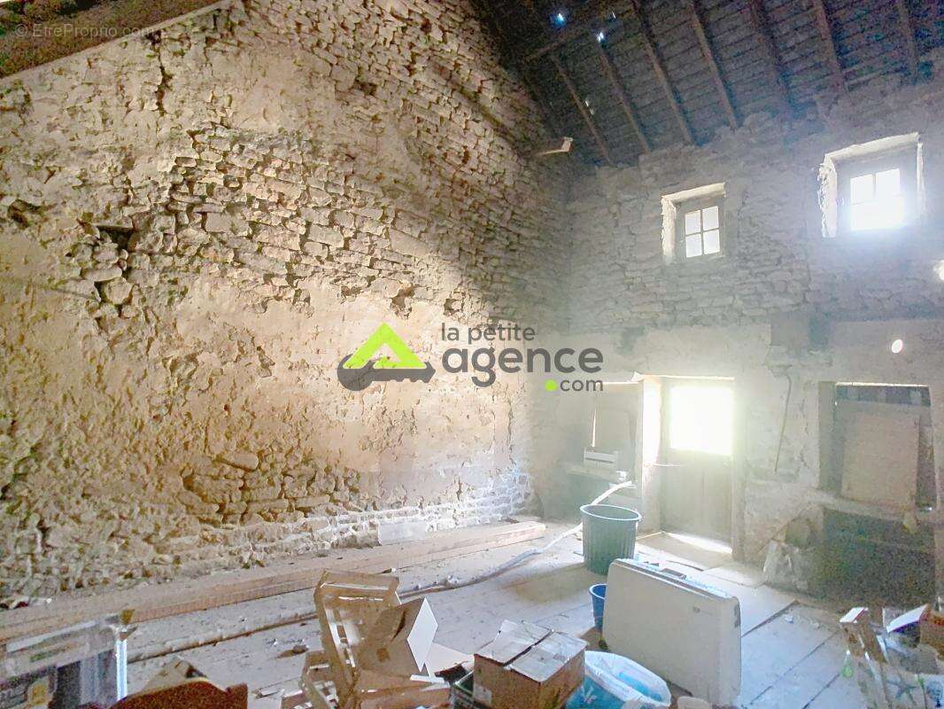 Maison à ROYERE-DE-VASSIVIERE