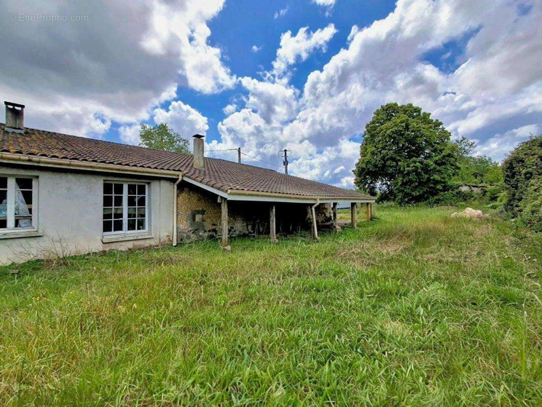 Maison de campagne à rénover - 120 m², 3 chambres, 1,8 ha de terrain avec chai à Saint-Palais-de-Négrignac - photo 13