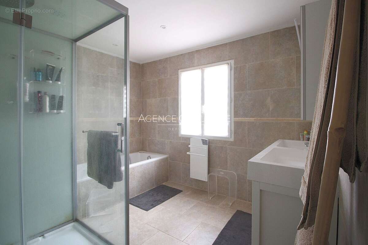 Maison à SAINT-CYR-SUR-MER