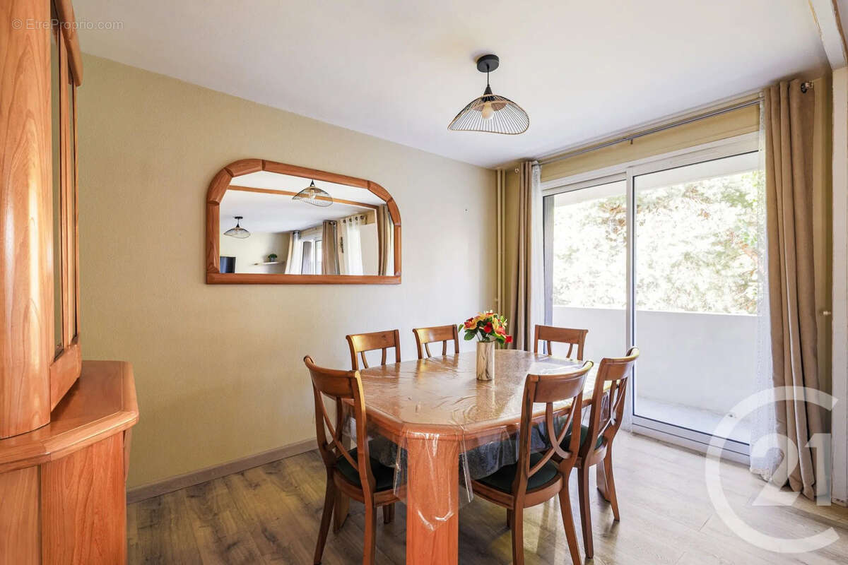Appartement à SAINT-MARTIN-D'HERES