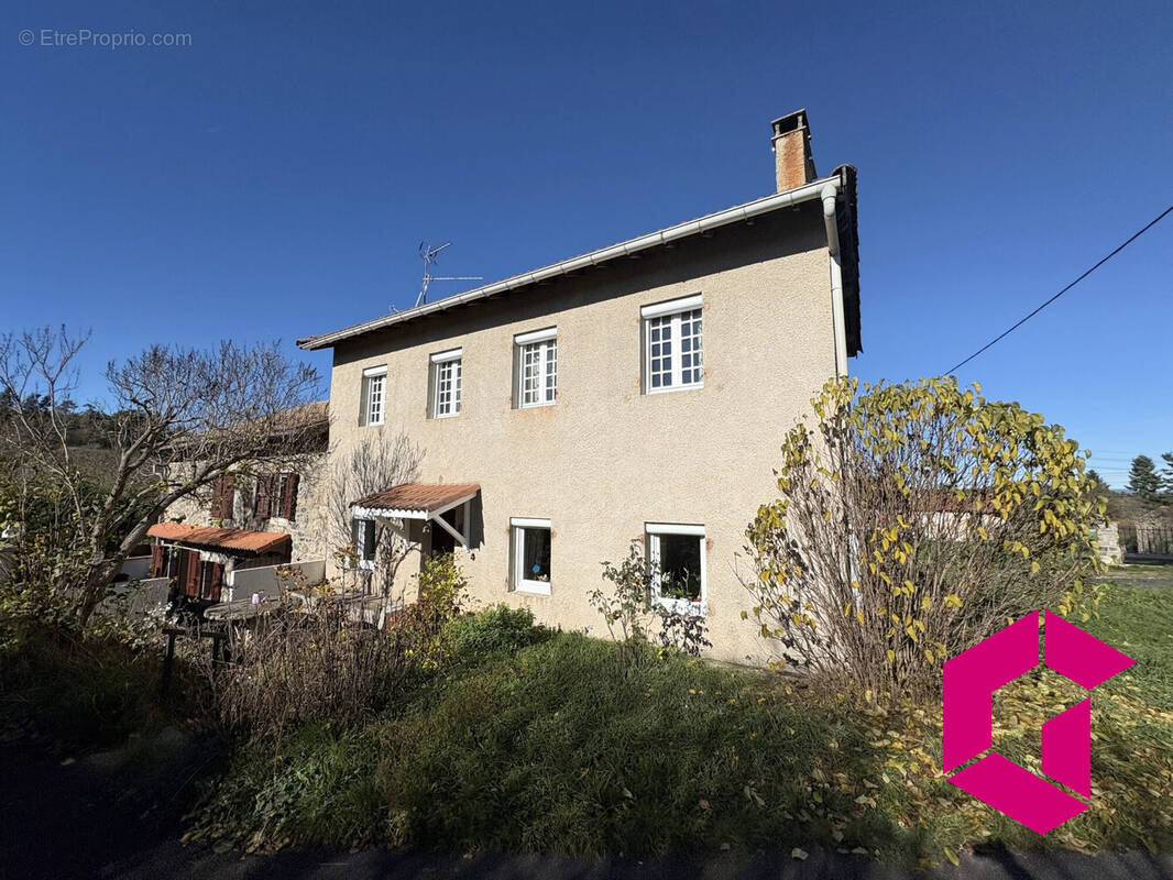 Maison à SAINT-PIERRE-DU-CHAMP