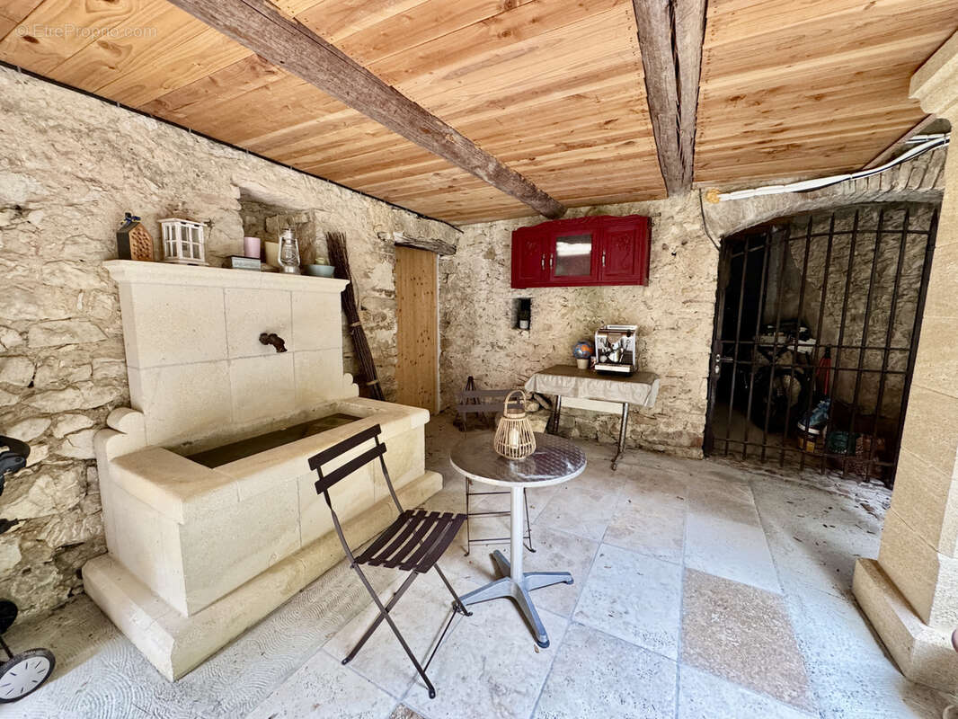 Maison à SAINT-VICTOR-LA-COSTE