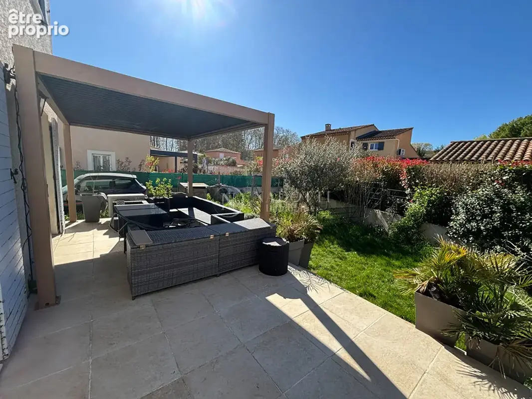 La Roque D Anthéron - Maison 120 m2 - 4 chambres - jardin et  piscine - photo 3