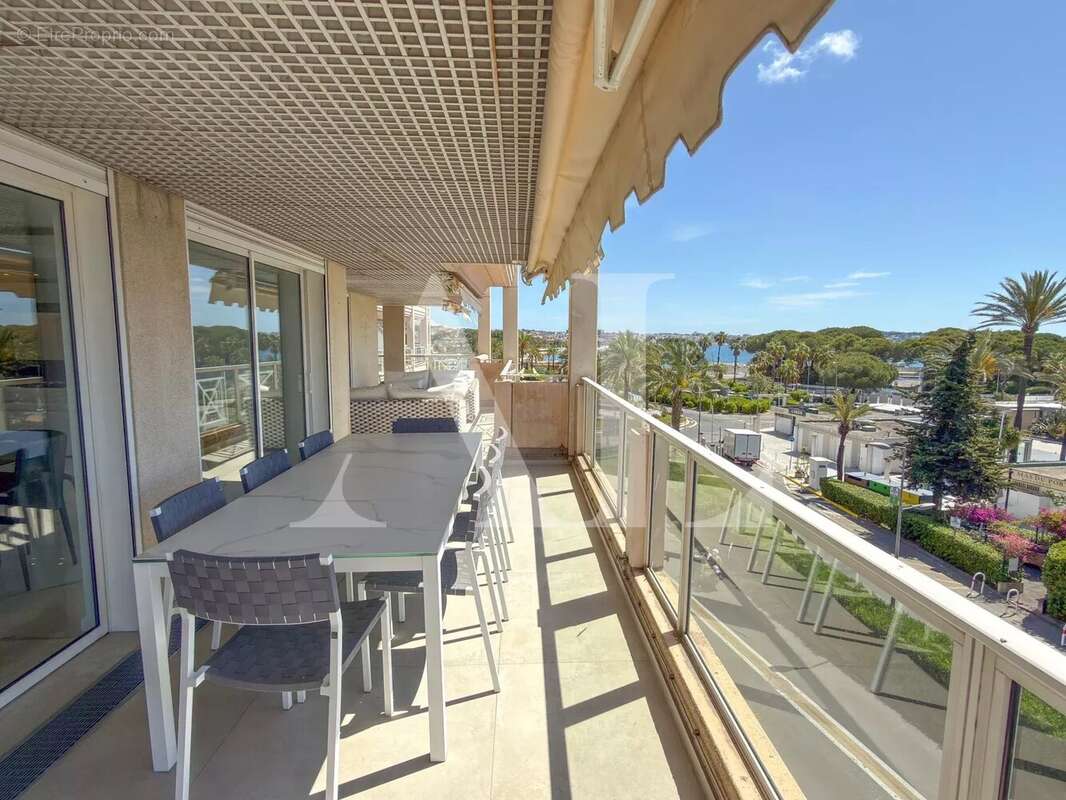 Appartement à VALLAURIS
