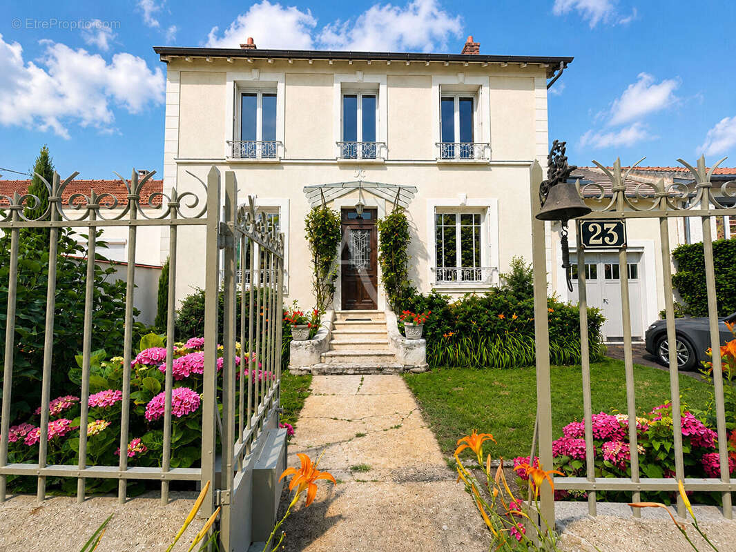 Maison à GRISY-SUISNES