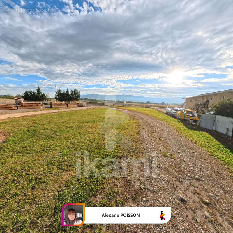 Terrain à SAINT-JUST-DE-CLAIX