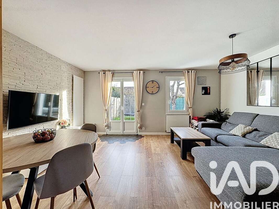 Photo 2 - Maison à VERT-SAINT-DENIS