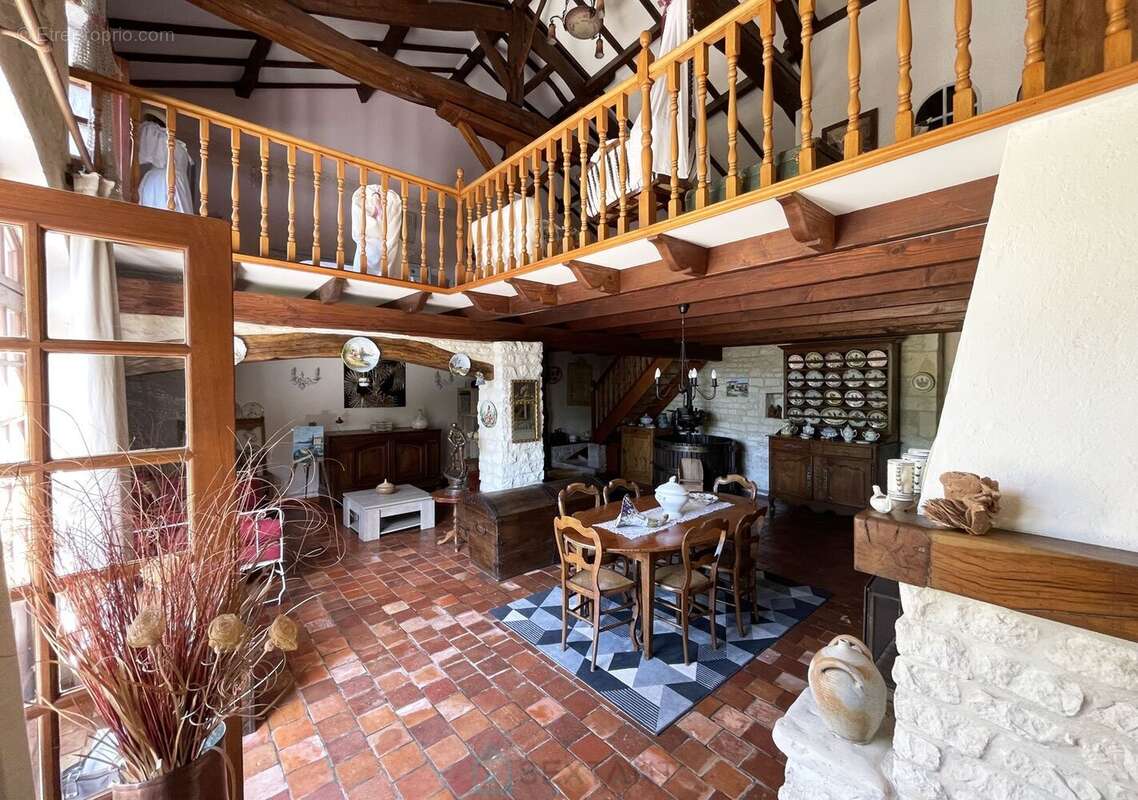 Jolie maison de village avec un jardin de 810 m² et 1 390 m² de bois - photo 5