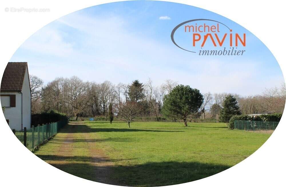 Terrain à LA GUERCHE-SUR-L'AUBOIS