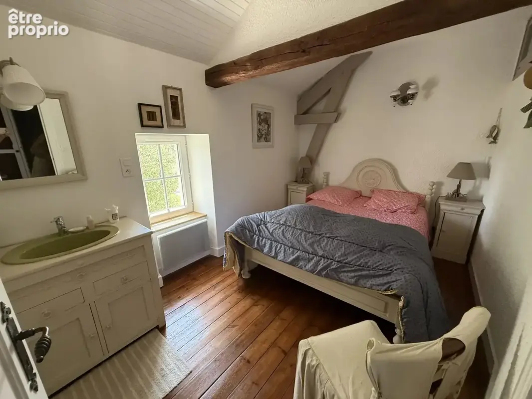 A proximité de Ruffec, magnifique maison en pierre de caractère offrant cinq chambres avec jardin, piscine et dépendances - photo 14