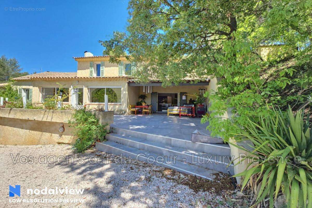 Maison à SIMIANE-COLLONGUE