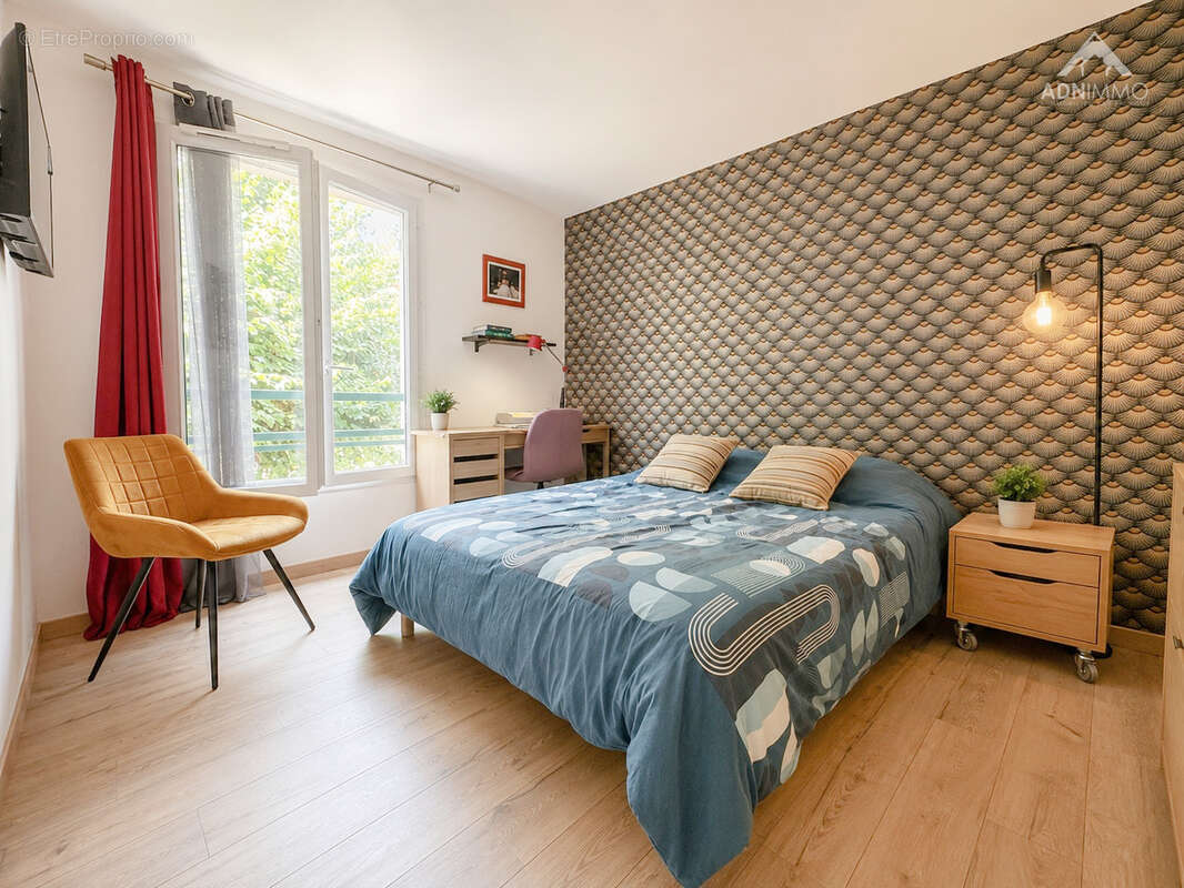Appartement à COLLONGES