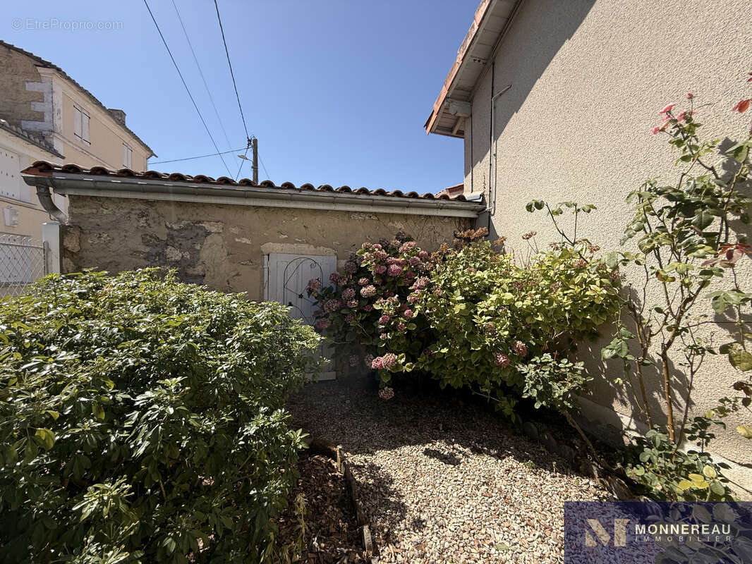 Ensemble immobilier au bord de la charente - photo 11