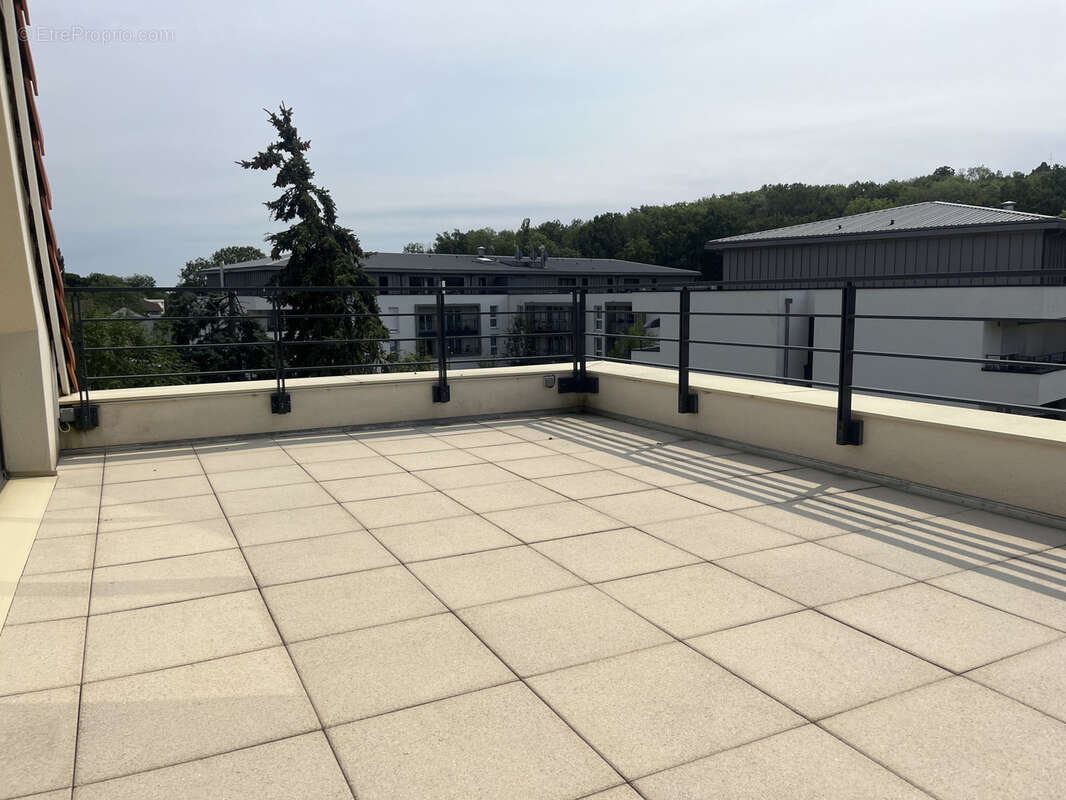 Commerce à CHATEL-SAINT-GERMAIN