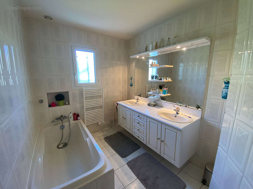 Maison à LA BREE-LES-BAINS