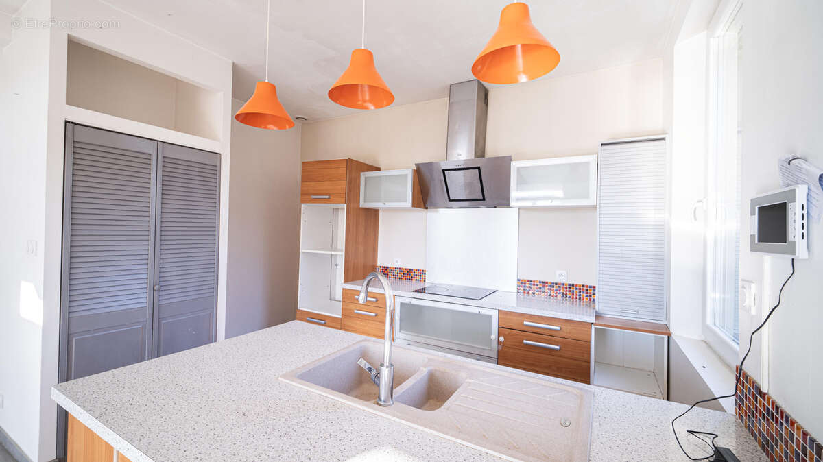 Maison à MONTELIMAR