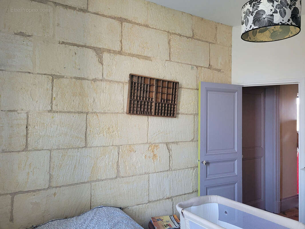 ROCHEFORT hyper centre - appartement lumineux de 76 m² de type 3 - cave privative - local à vélo - photo 12