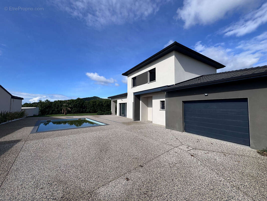 Maison à CHARMES-SUR-RHONE