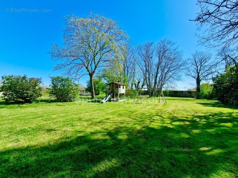 Maison à AVRAINVILLE