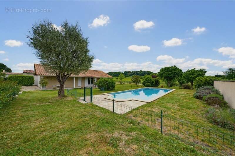 Maison 139m² avec piscine, grand garage indépendant, terrasse et vue spectaculaire - photo 4