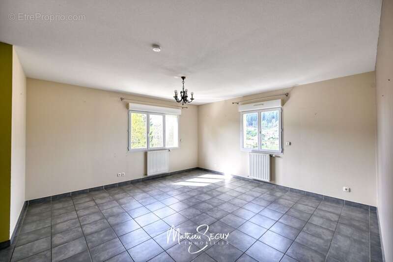 Appartement à THURINS