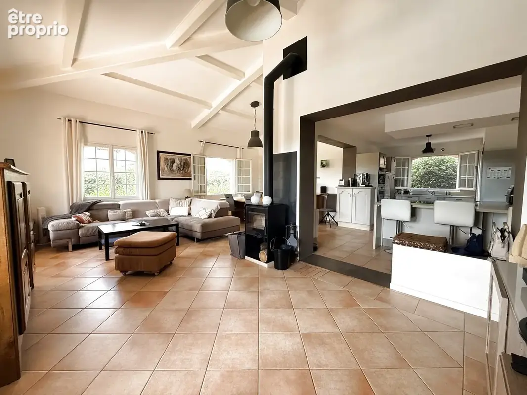 Bagnols-en-Forêt   Deux villas sur un terrain arboré de 2 598 m2 avec piscine et double garage - photo 2
