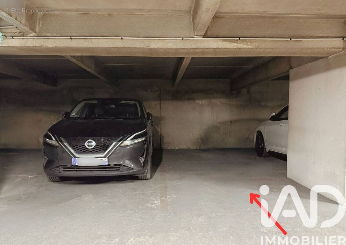 Photo 1 - Parking à PARIS-11E