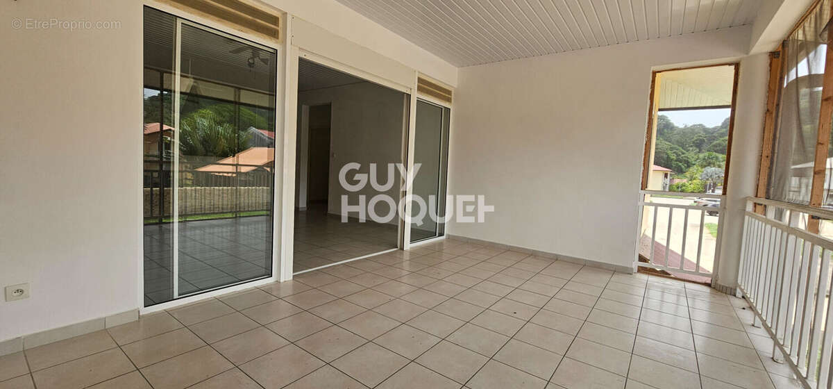 Appartement à REMIRE-MONTJOLY