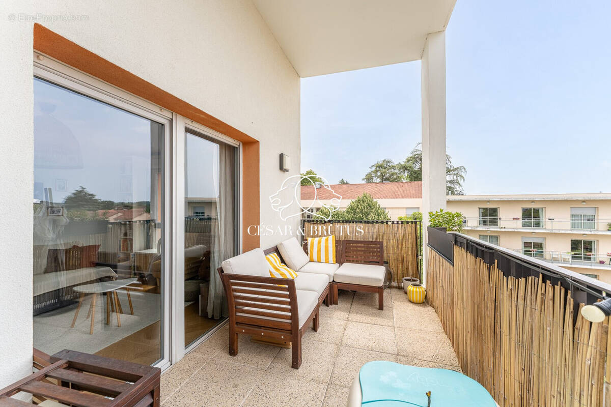 Appartement à MEYZIEU