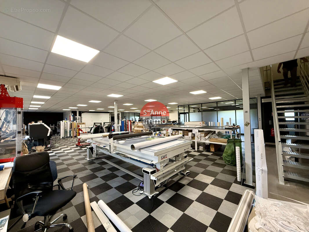 Cambronne-lès-ribecourt - 1 131m2 - entrepot - local professionnel - bureaux - photo 5