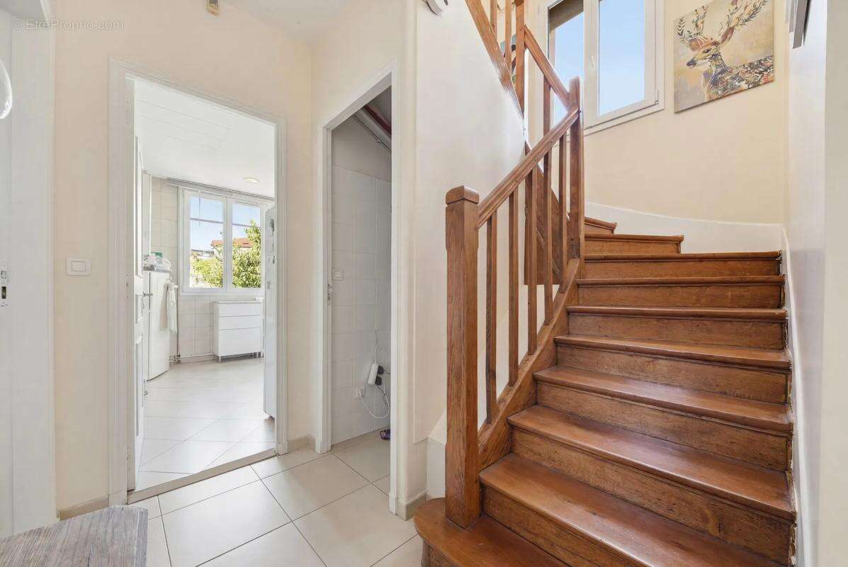 Maison de 10 pièces de 250 m² à Châtillon - photo 9