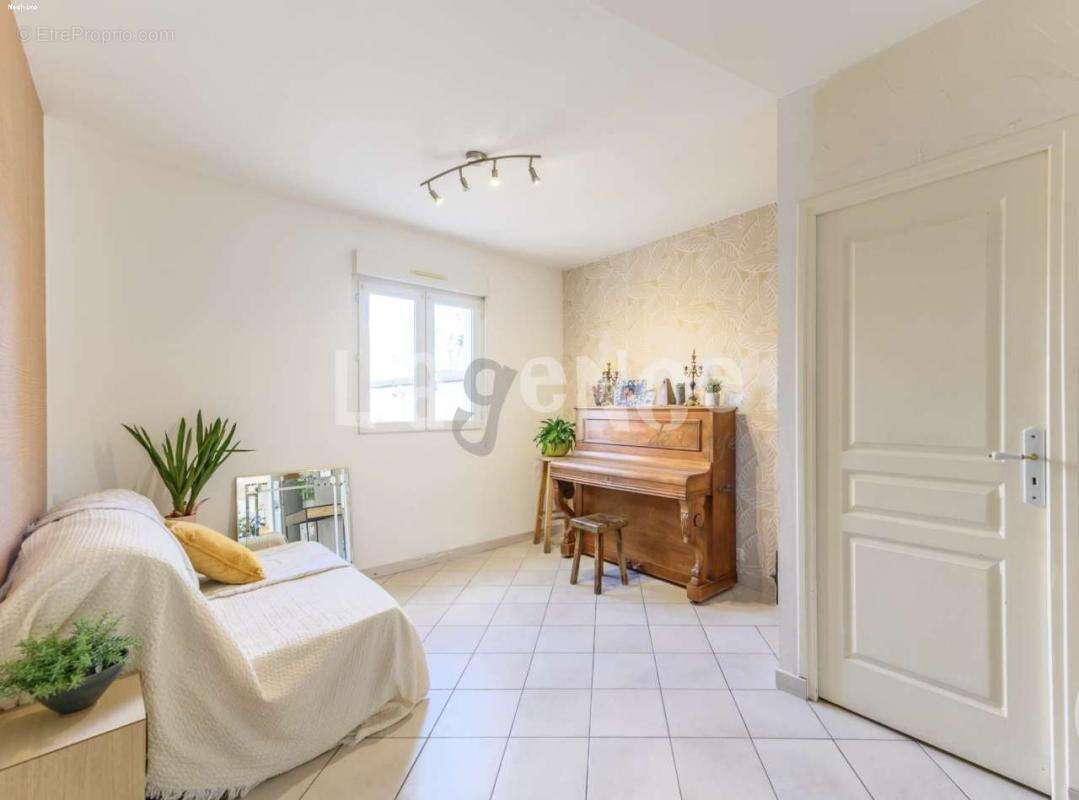 Maison à CLAYE-SOUILLY