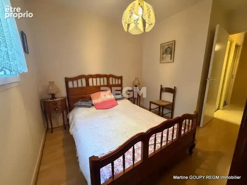 ORLEANS (45) - Exclusivité -T2 Rez-de jardin 48 m2 - Terrasse en L 41 m2- Cave - Place de parking en sous-sol - photo 13