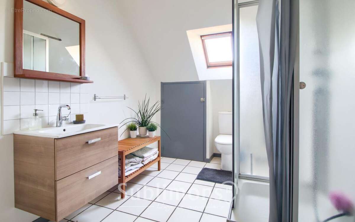 Maison à LA CHAPELLE-DES-MARAIS