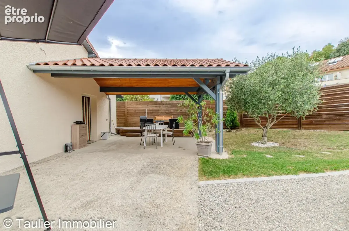 Une maison singulière, soigneusement pensée et remarquablement entretenue - photo 3