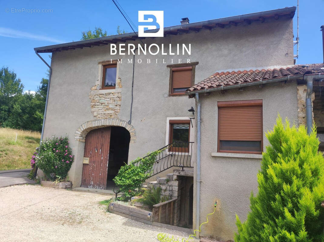 Maison à COURMANGOUX