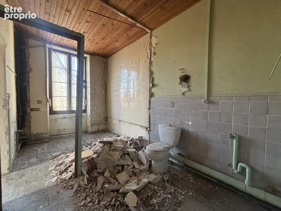 Maison d'environ 81m2 en plein centre-ville de ruelle-sur-touvres - photo 8