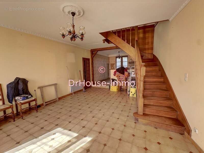 Maison à SAINT-COSME-EN-VAIRAIS