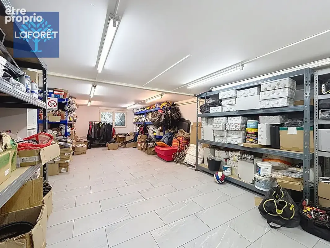 Maison avec espace professionnel, ateliers et piscine  Saint-Fons - photo 2