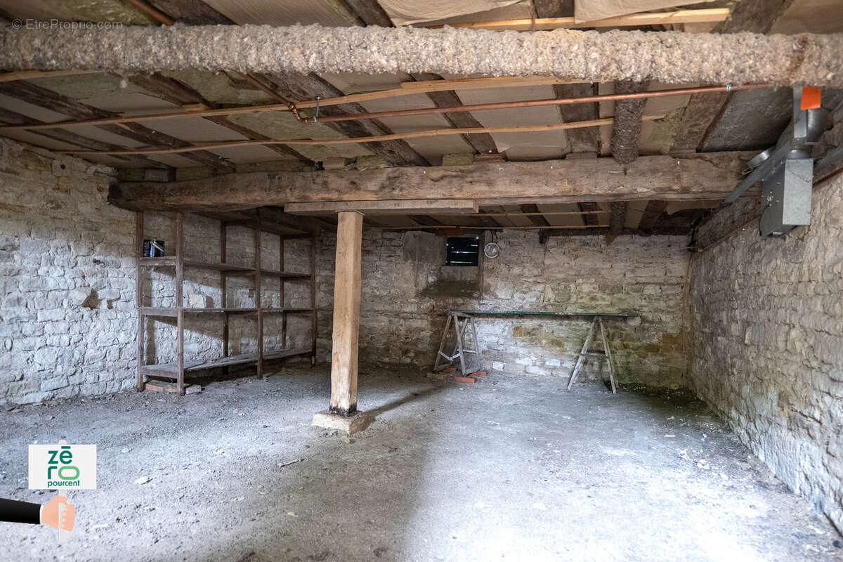 Maison à CHAMPAGNE-LES-MARAIS