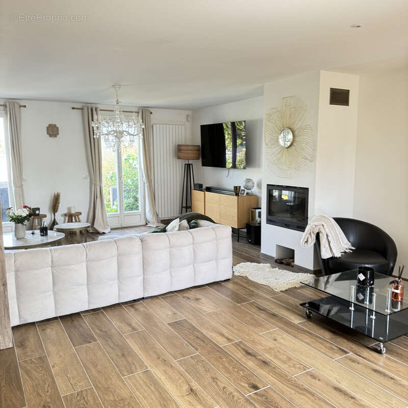 Maison à MONTIGNY-LES-CORMEILLES