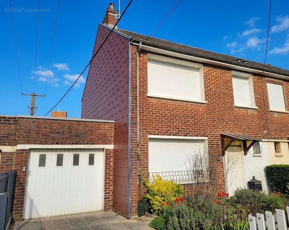 Maison à AVESNES-SUR-HELPE