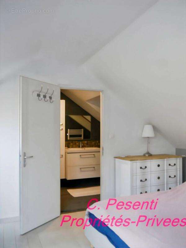 Maison à SAINT-THIBAULT-DES-VIGNES