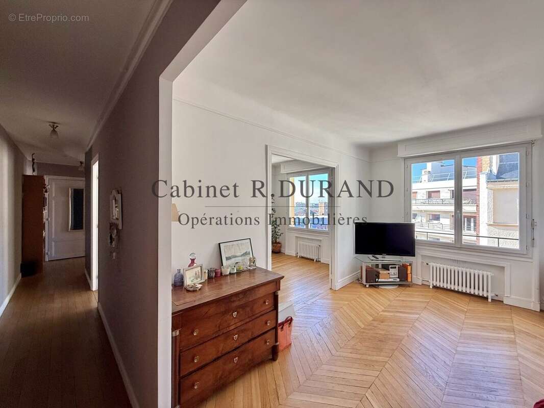 Appartement à LA GARENNE-COLOMBES