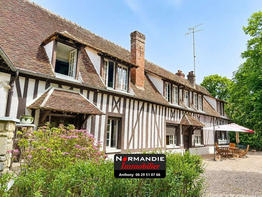 Manoir de caractère – Domaine de 2,2 hectares avec rivière et dépendances - photo 2