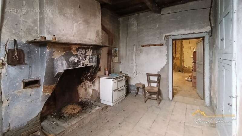 Maison à LARROQUE