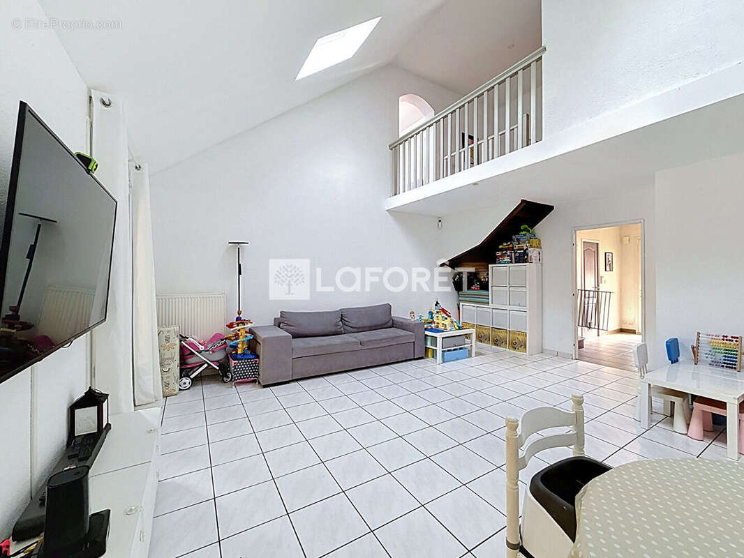 Savigny le temple : Maison 5 pièces - photo 2