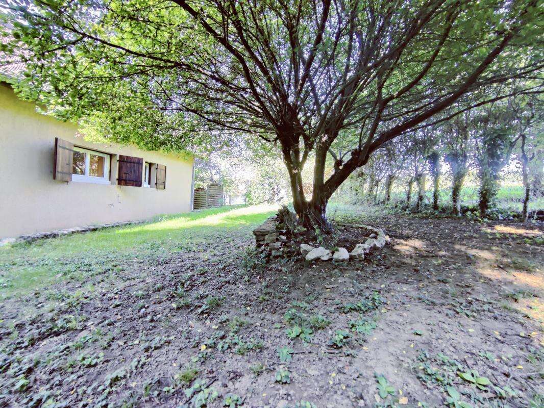 Maison à SAINT-GENIX-SUR-GUIERS